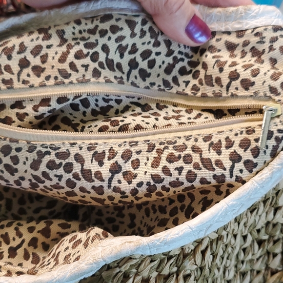 White Faux Leather & Straw Boho Shoulder Bag - Picture 10 of 15